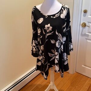 White Mark Black and White Floral Asymmetrical Tunic with bell sleeves pockets